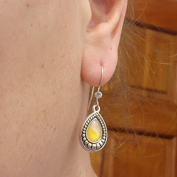 Avon Vintage Burnished Silver Tone Yellow Stone Drop Dangle Earrings - Picture 4 of 13